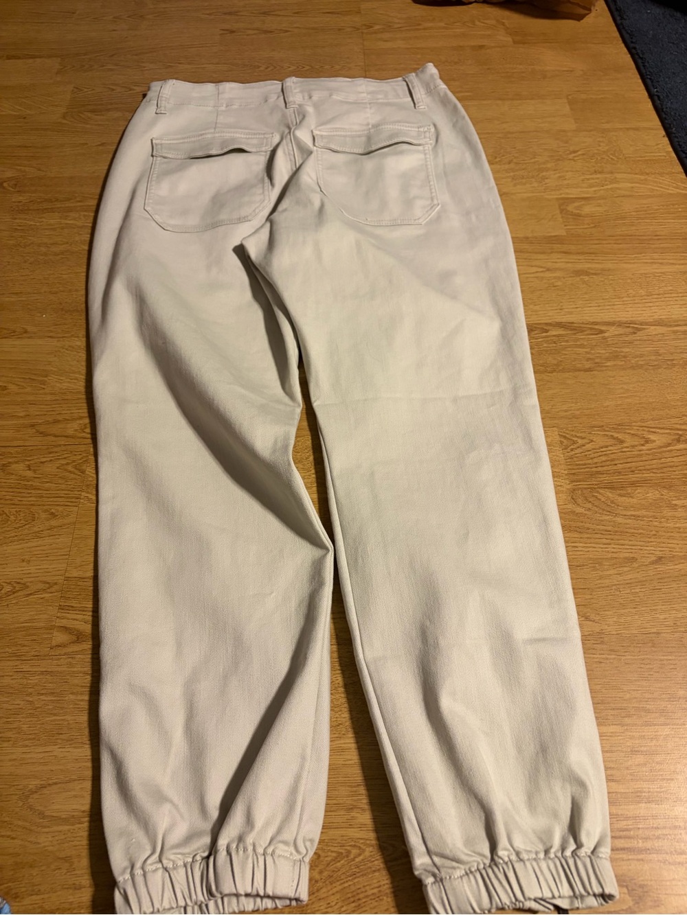 CAbi Cream Elastic Ankle denim Joggers- size 6 NWOT - Picture 6 of 9